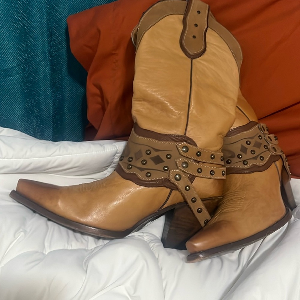 Beautiful woman’s boots, great condition